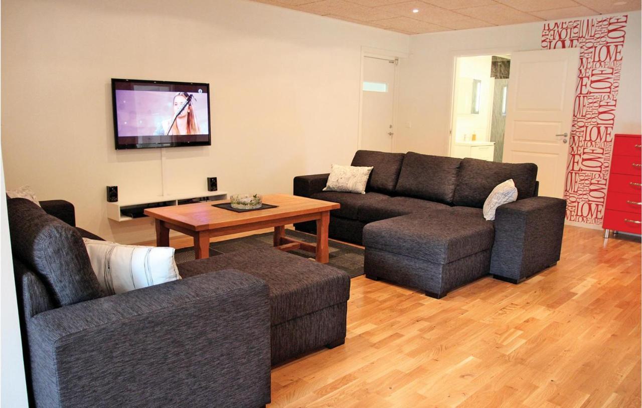 2 Bedroom Cozy Apartment In Habo Mullsjö Eksteriør billede